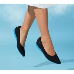 NWOT Vivaia Lightweight Pointed-Ballet Flats (Aria Walker)- Size 36